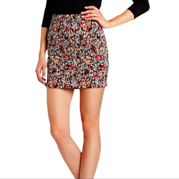 2/$20 BCBGeneration stretch knit mini skirt in multicolor abstract - Picture 1 of 8